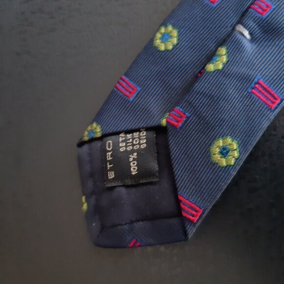 ETRO Milano 100% Silk Men's Neck Tie Navy w/ Pink "E" Logo Design - Picture 7 of 11